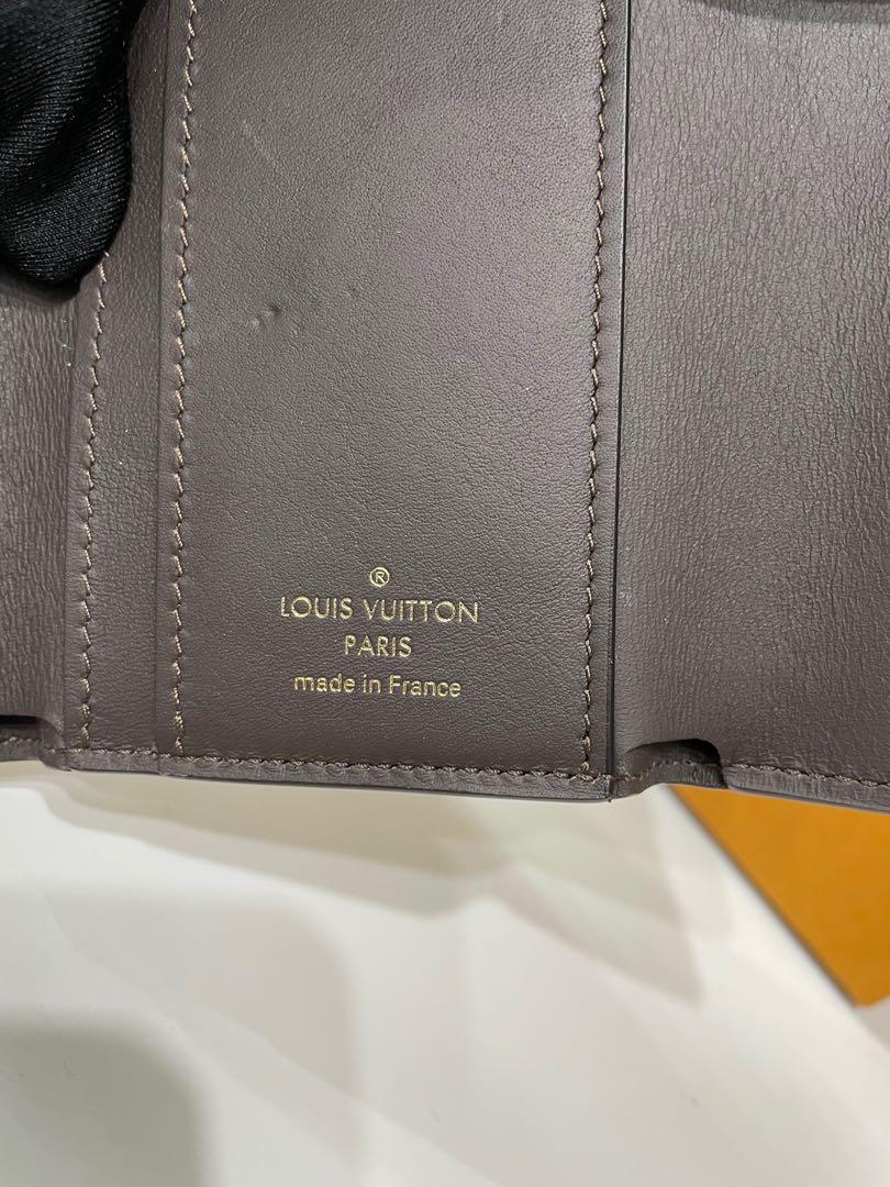 Louis Vuitton Galet Taurillon Leather Capucines Wallet – Italy Station
