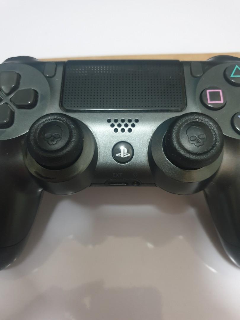 Onyx Black V2 Playstation 4 Controller (Sony Playstation) (Category: Controllers) located in Quezon City. Submitted by itemsforadoption (Listing ID 1136278969, Image 2). Description: Rfs: Its 2022! Happy New Year. Now is a time to be joyous and declutter. And I'm doing just that this season. Onyx Blaxk V2 Controller. All buttons working well, but sometimes when playing call of duty its difficult to run but on other games its doing great. The inne