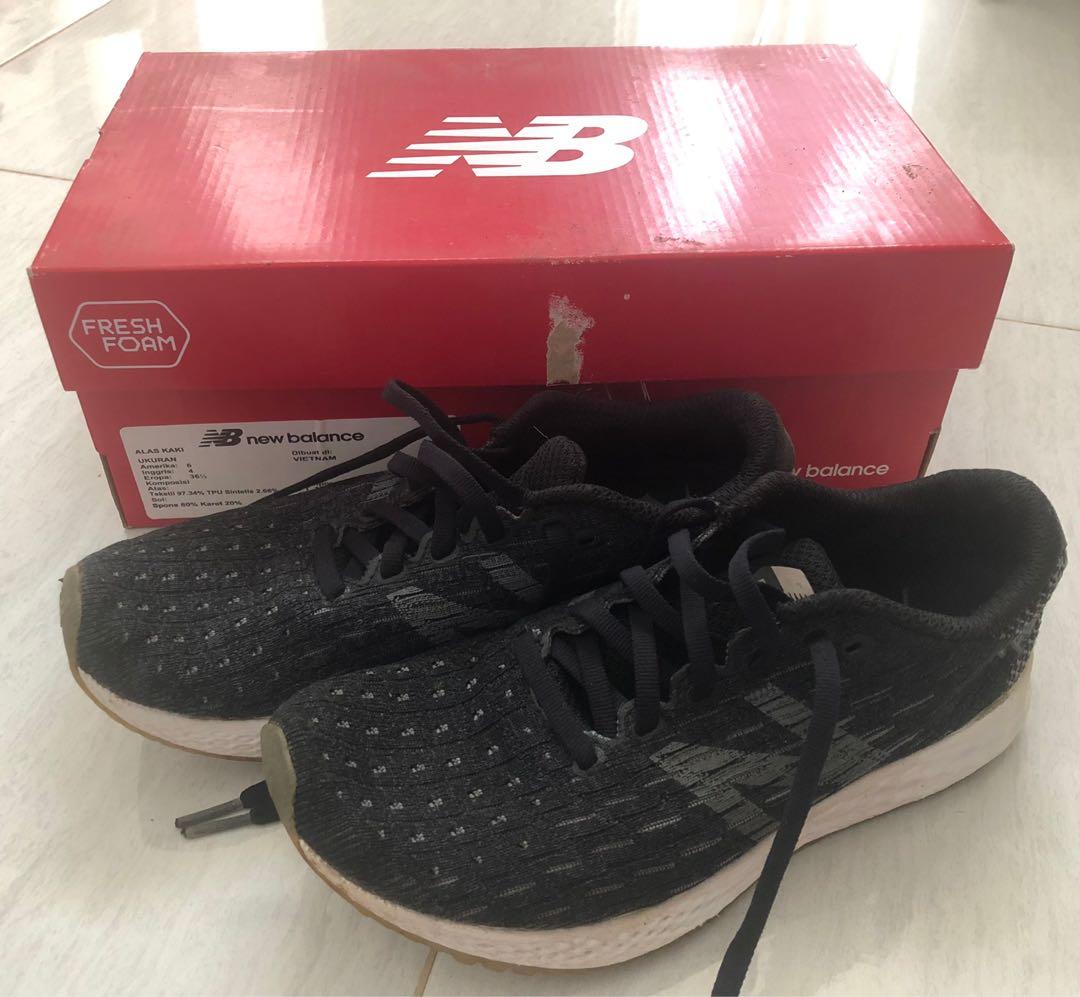 Original sepatu new balance Olah Raga Baju Olahraga di Carousell