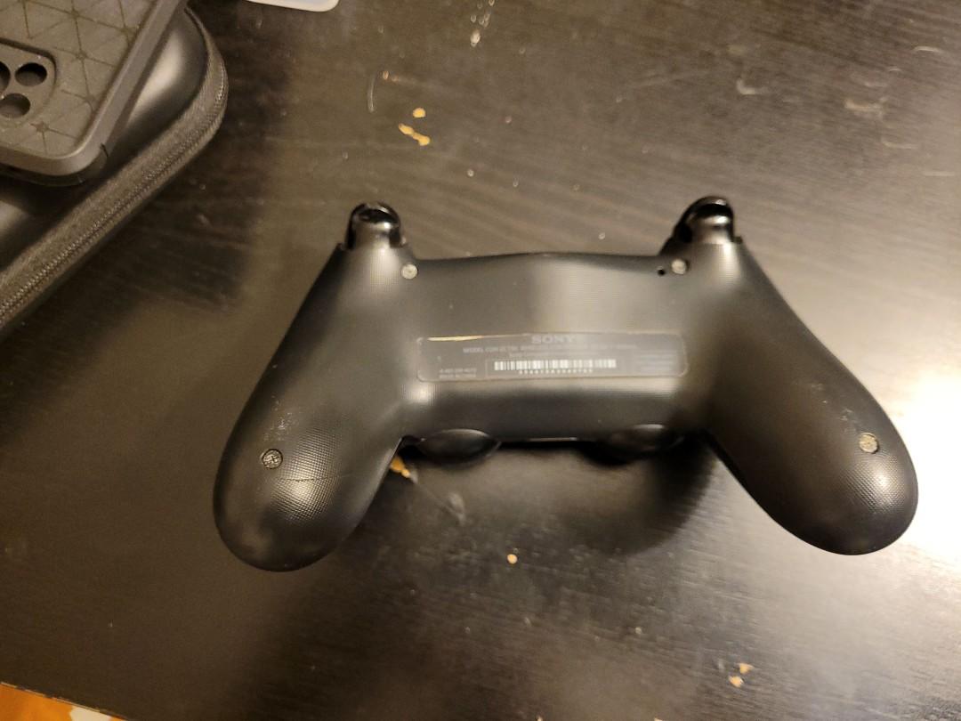 PS4 controller (Category: PlayStation) located in Singapore. Submitted by axerluc (Listing ID 1136233910, Image 3). Description: Controller GEN 1 working condition L2 sensitivity not 100%.