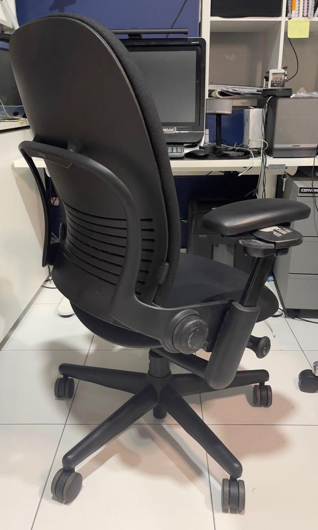 Steelcase fully loaded leap ergonomic Office chair v1 highback with adjustable 4D arm (Category: Chairs) located in Kuala Lumpur. Submitted by displayelement1 (Listing ID 1136450367, Image 2). Description: Item in great working condition Cosmetic 9/10 Function 10/10 Come for view and test the chair We are located at damansara jaya Text me for any enquiry Slightly negotiable.