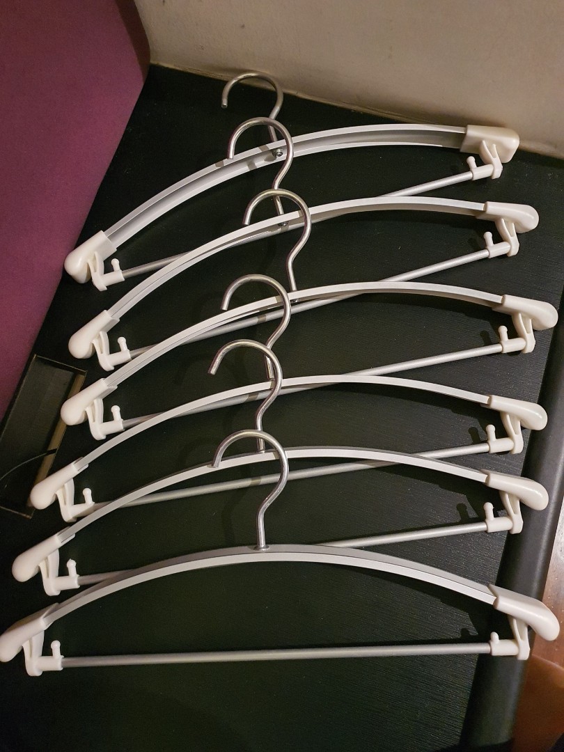 54 Aluminium Hangers No more Shoulder Bumps! Sturdy & Light