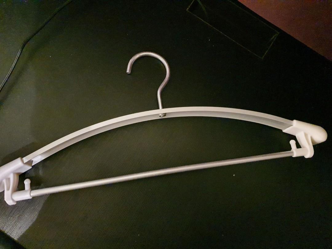 54 Aluminium Hangers No more Shoulder Bumps! Sturdy & Light