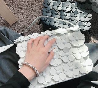 （分類：）位於 。 由 bluish_grey 提交（商品編號 1136243071，圖片 1）。簡介： 。
