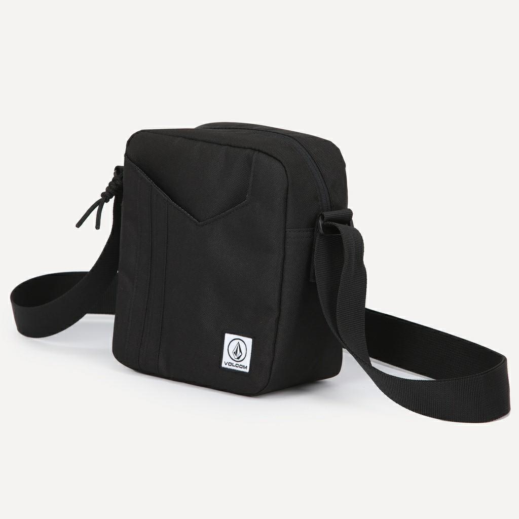 VOLCOM SLING BAG HITAM ORI DAN BARU LINK SHOPEE https shp.ee vj73pam Fesyen Pria Tas Dompet Tas Selempang di Carousell