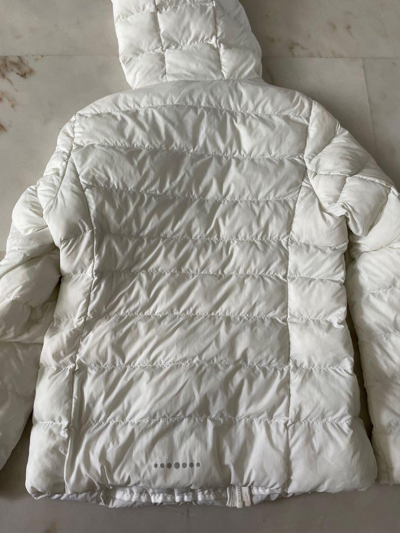 Winter Jacket (Category: Babies & Kids Fashion) located in Singapore. Submitted by mickeymouss (Listing ID 1136294259, Image 2). Description: Uniqlo winter jacket size 150, wore few times. Giving away free winter pants from Korea..