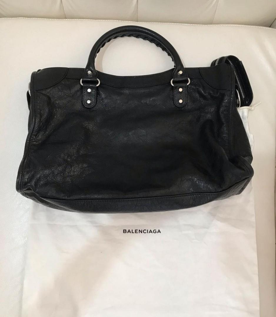 BALENCIAGA MOTORCYCLE ⚡️⚡️⚡️ (Category: Luxury Bags & Wallets) located in Quezon City. Submitted by luckydana (Listing ID 1188022058, Image 3). Description: Holiday Sale! Balenciaga ⚜️ B Classic City Black⚜️ Authentic 100% Excellent Condition Almost New Mildly used Mild unnoticable flaws Inclusion: dustbag, mirror, strap and cards. hart to find Celebrity Bags No low ballers💥 No haggling💥 No Joy reserver💥 Must Go Sale ⚡️.