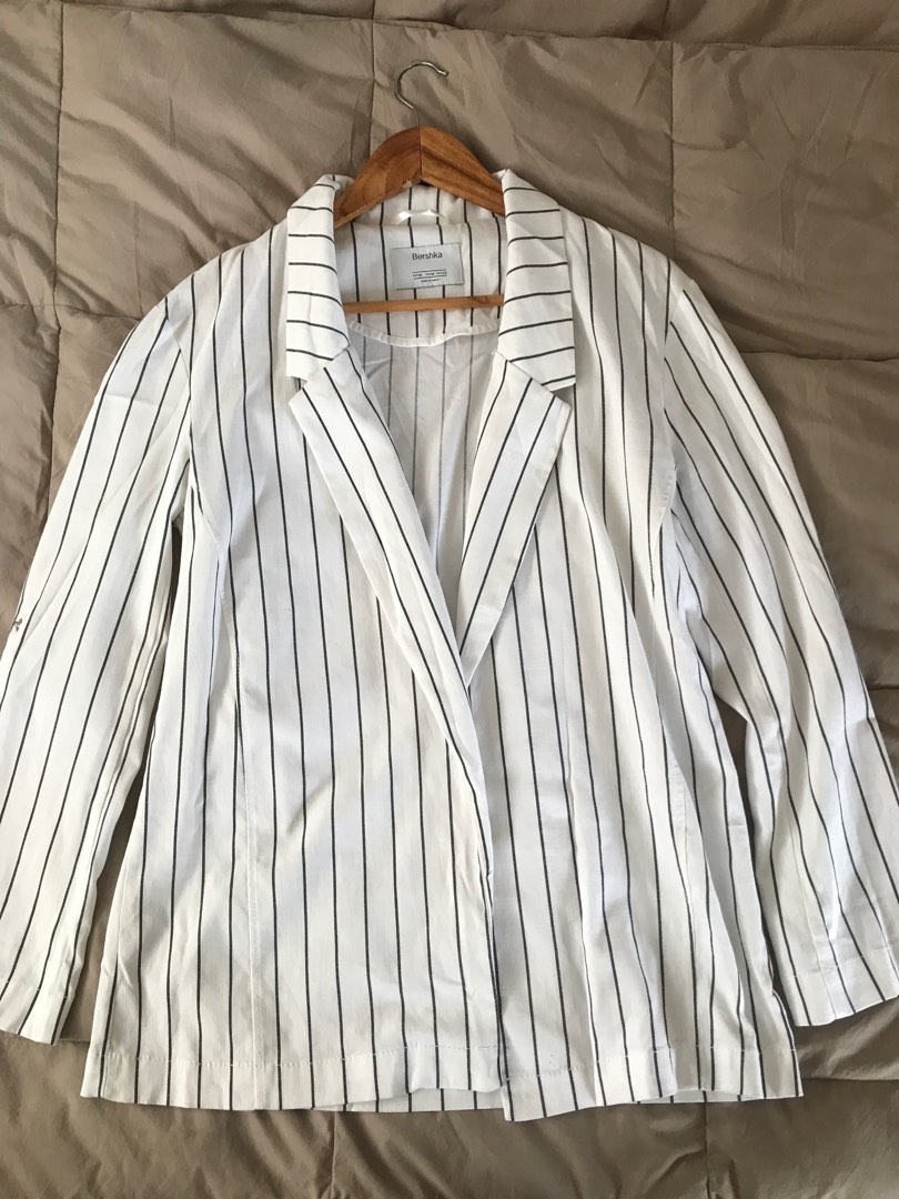 Bershka Blazer Women S Fashion Coats Jackets And Outerwear On Carousell