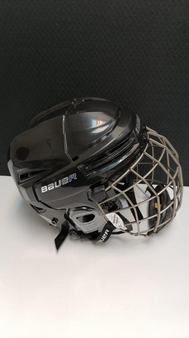 Black Bauer Ice Hockey Helmet with Cage, 運動產品, 運動與體育, 運動與體育 球拍和球類運動