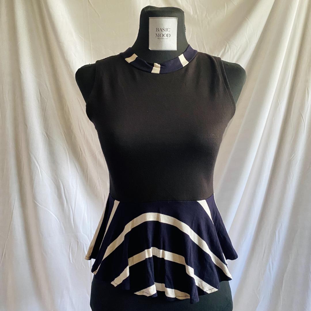 Black/Dark Purple Turtle Neck & Peplum Top (Category: Sleeveless) located in San Pedro. Submitted by basicmood (Listing ID 1188146398, Image 1). Description: BRAND: (no brand) PRICE: 100 BEST FIT: Small - Medium DETAILS: Turtle Neck | Sleevesless | Peplum Top | Body Hugging Fabric CONDITION: 8/10 - still in a very good condition! .