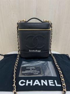 (Category: ) located in . Submitted by livetoshopp (Listing ID 1187999448, Image 1). Description: .