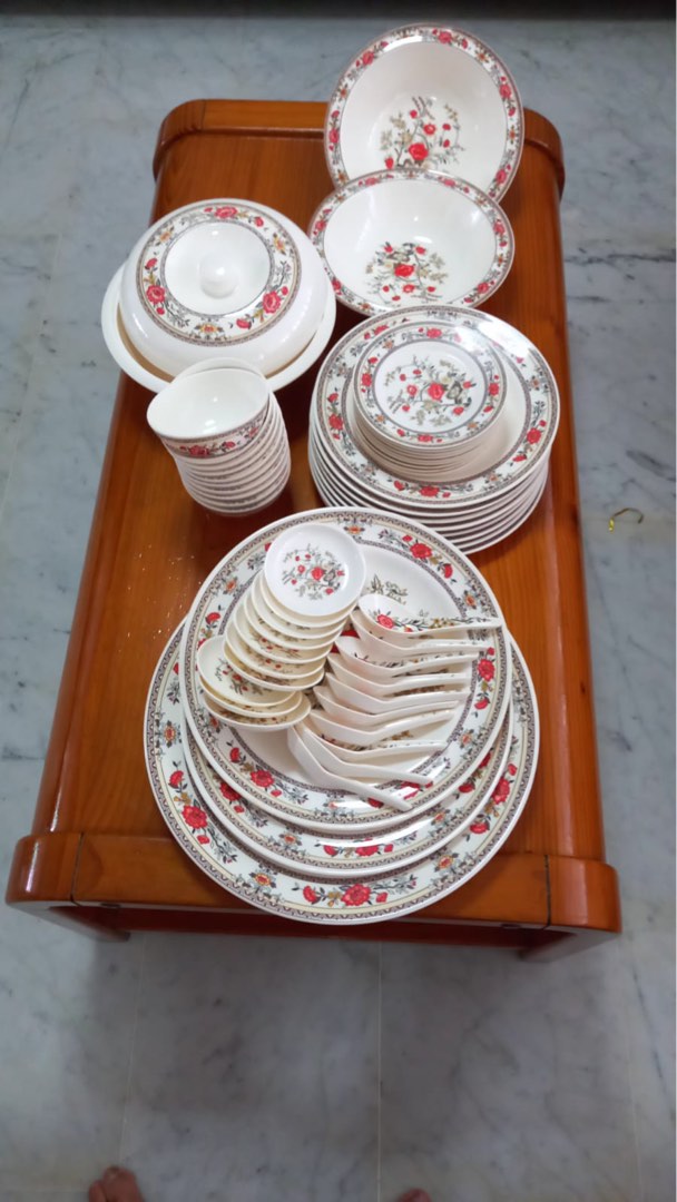 Complete set of cutlery, Furniture & Home Living, Kitchenware