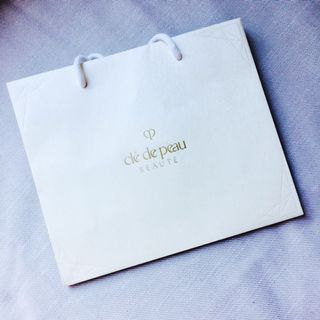 Available for purchase or exchange, $8 each❗️ CPB CDP cle de peau 26x22x10cm special paper bag with subtle patterns on four corners64190438601219110