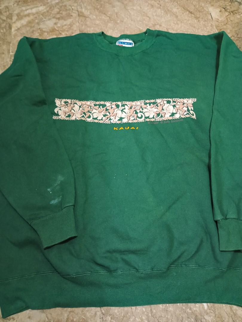 Dark Green Sweatshirt/Pullover (Category: Hoodies) located in Pasig City. Submitted by Ukaykalang_ (Listing ID 1169288883, Image 1). Description: Brand: Hanes Ang sobrang ganda nitoooo!! Fave sweatshirt ko siya actually kaso di ko rin kasi nagagamit and oversized siya sakin masyado. Ang high quality ng tela niya and no flaws!! Washed narin! Parang brand new siya aaa wala rin siyang himulmol💗 minor flaw: may small white lang na spot na need washi