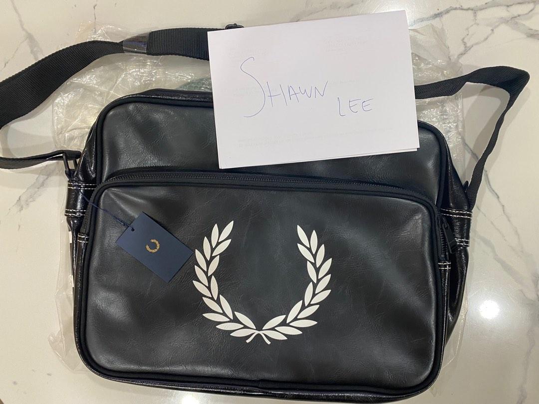 FRED PERRY LAUREL WREATH BLACK LEATHER MESSENGER BAG Men S Fashion Bags Sling Bags On Carousell