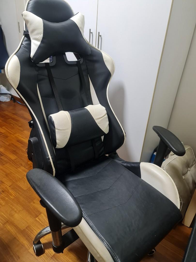 (Clearing space) Gaming Chair, Furniture & Home Living, Furniture