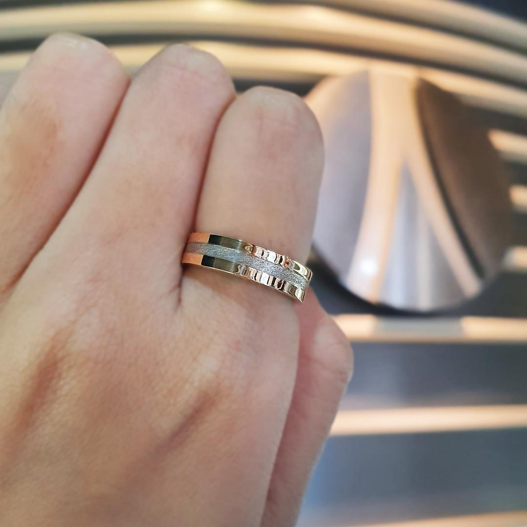 Gold band womens ring hot sale