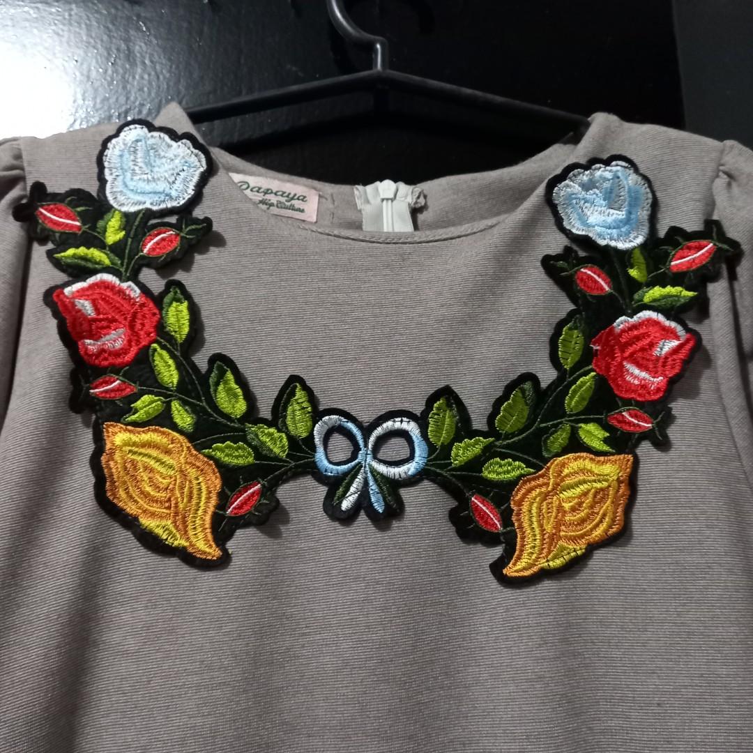 Gray dress with flower patches (Category: Dresses) located in Quezon City. Submitted by hari_yet (Listing ID 1188154995, Image 2). Description: RFS: Decluttering and need funds, never used because it didn't fit my style Size: XXS to S Issue/Flaw: None. Kailangan lang labhan kasi medyo naaalikabukan since nakatambak na lang. SF should be shouldered by the buyer (Angkas Padala, Grab Express, Lalamove, etc.) Within Quezon City/Metro Manila Area only