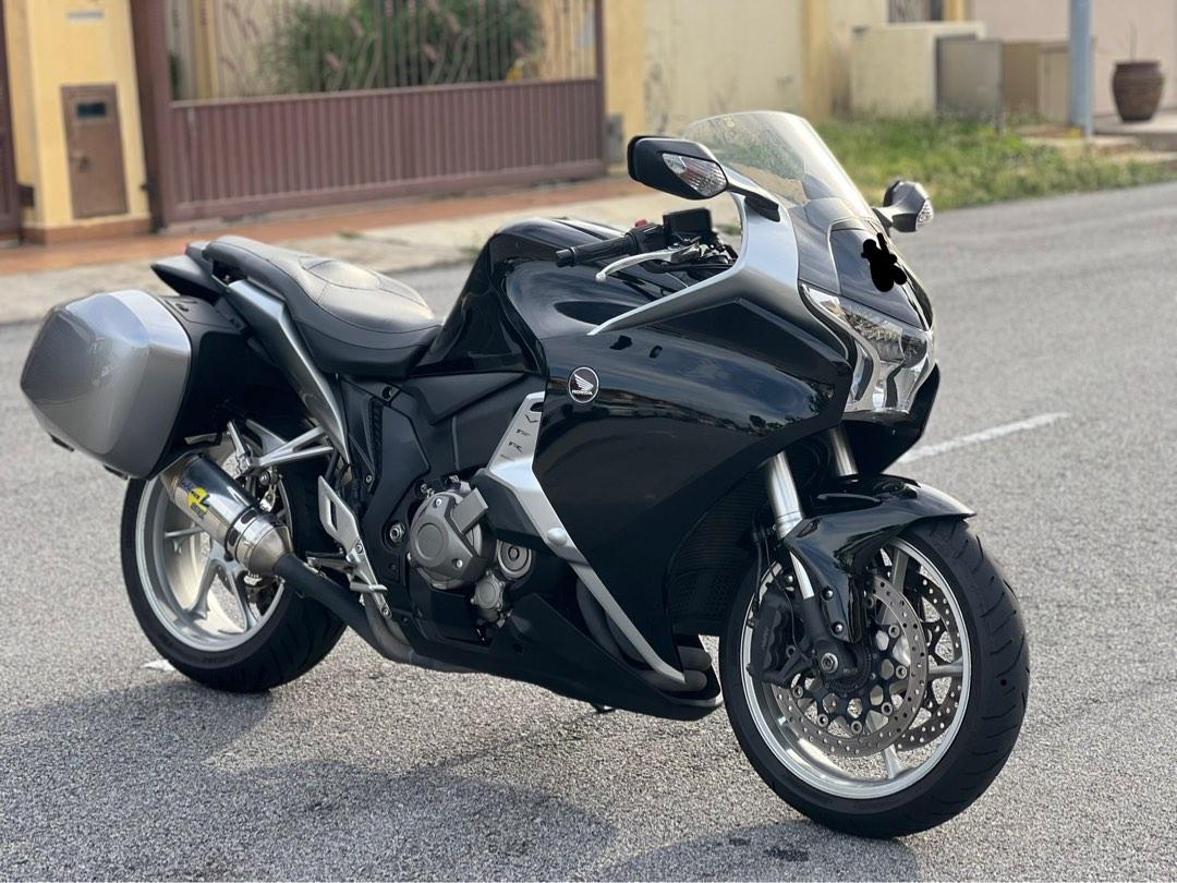 Honda vfr1200 DCT Motorbikes on Carousell