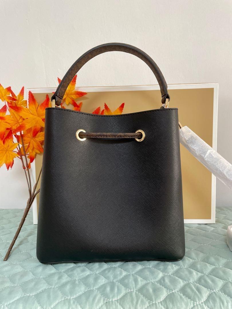 INSTOCK: Michael Kors Suri Large Graphic Bucket Drawstring Bag Signature  Logo Black White, Women's Fashion, Bags & Wallets, Shoulder Bags on  Carousell