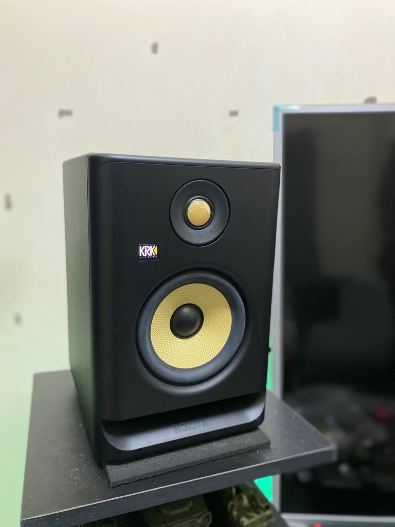 KRK RP5 G4 ROKIT FOCUSRITE SCARLETT SOLO Audio Soundbars