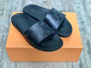 LOUIS VUITTON WHITE MONOGRAM LOGO WATERFRONT MULE SLIDES SLIPPERS US5 MENS,  Luxury, Sneakers & Footwear on Carousell