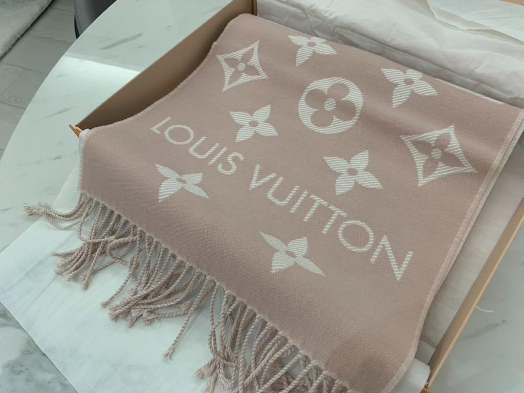 Louis Vuitton LV Essential Scarf Beige Rose 玫瑰粉頸巾, 名牌, 飾物