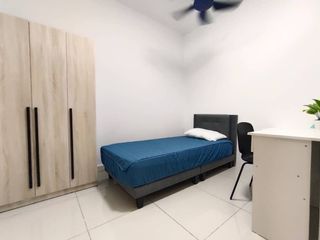 (Category: ) located in . Submitted by leedroid (Listing ID 1188179859, Image 1). Description: .