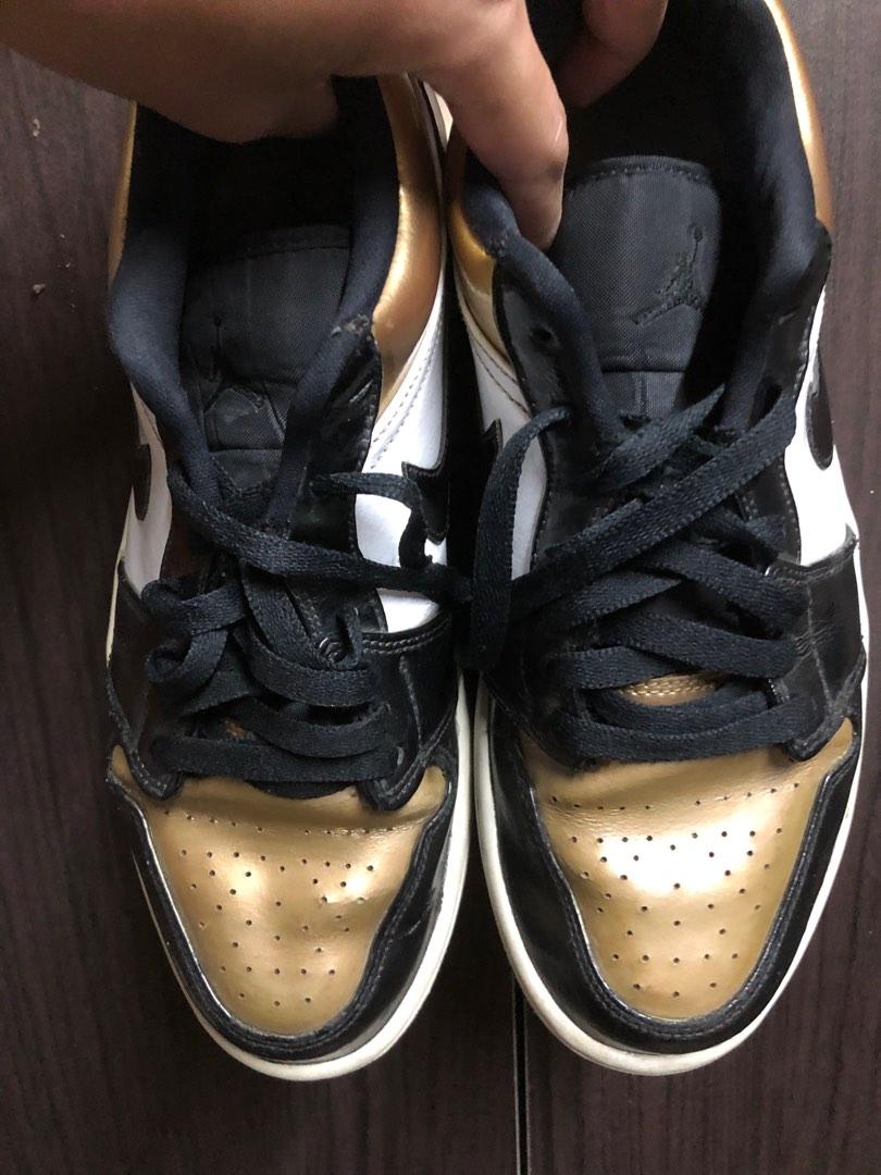 Jordan 1 low online gold toe on feet