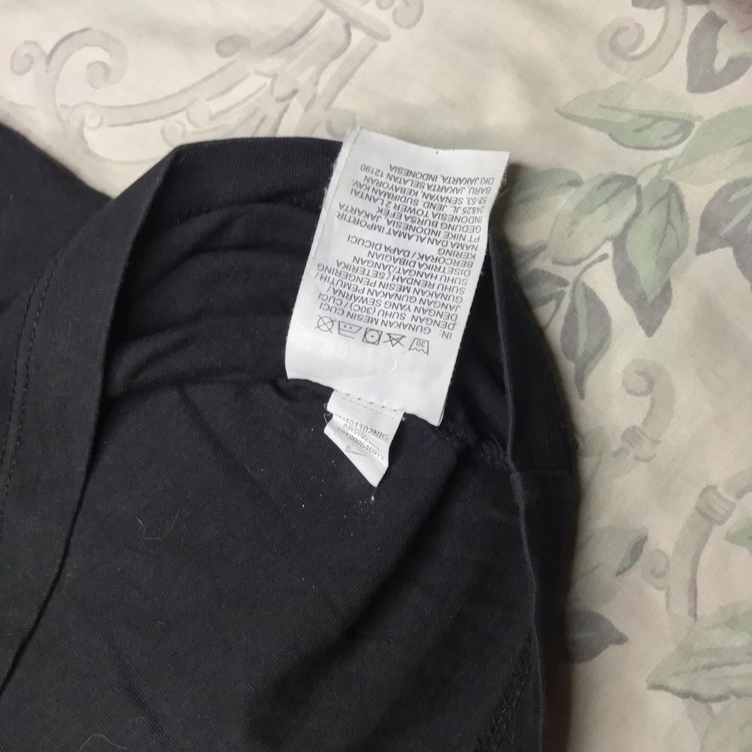 Nike Big Swoosh, Men's Fashion, Activewear on Carousell