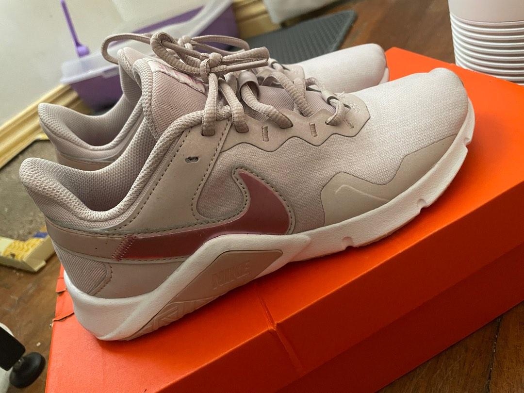 essential 2 nike