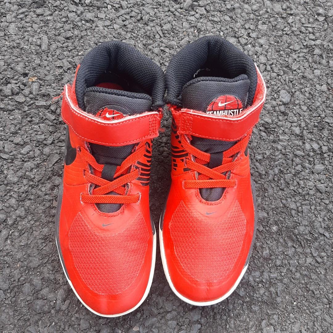 Nike team discount hustle d9 flyease