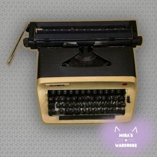 Olympia International Model B12 Olympia Werke Ag Wilhelmsmaven/Western Germany Typewriter ANTIQUE VINTAGE RETRO