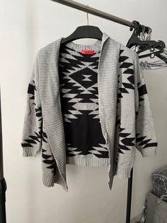 Outer sweater abu hitam come