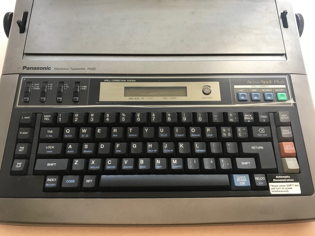 Panasonic Electronic TypeWriter R550, 電腦＆科技, 電腦周邊及配件, 電腦鍵盤及相關產品 Carousell