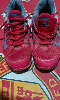 Sepatu Nike made in vietnam