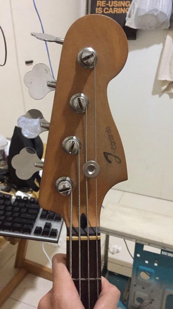 Bass squier hot sale bekas