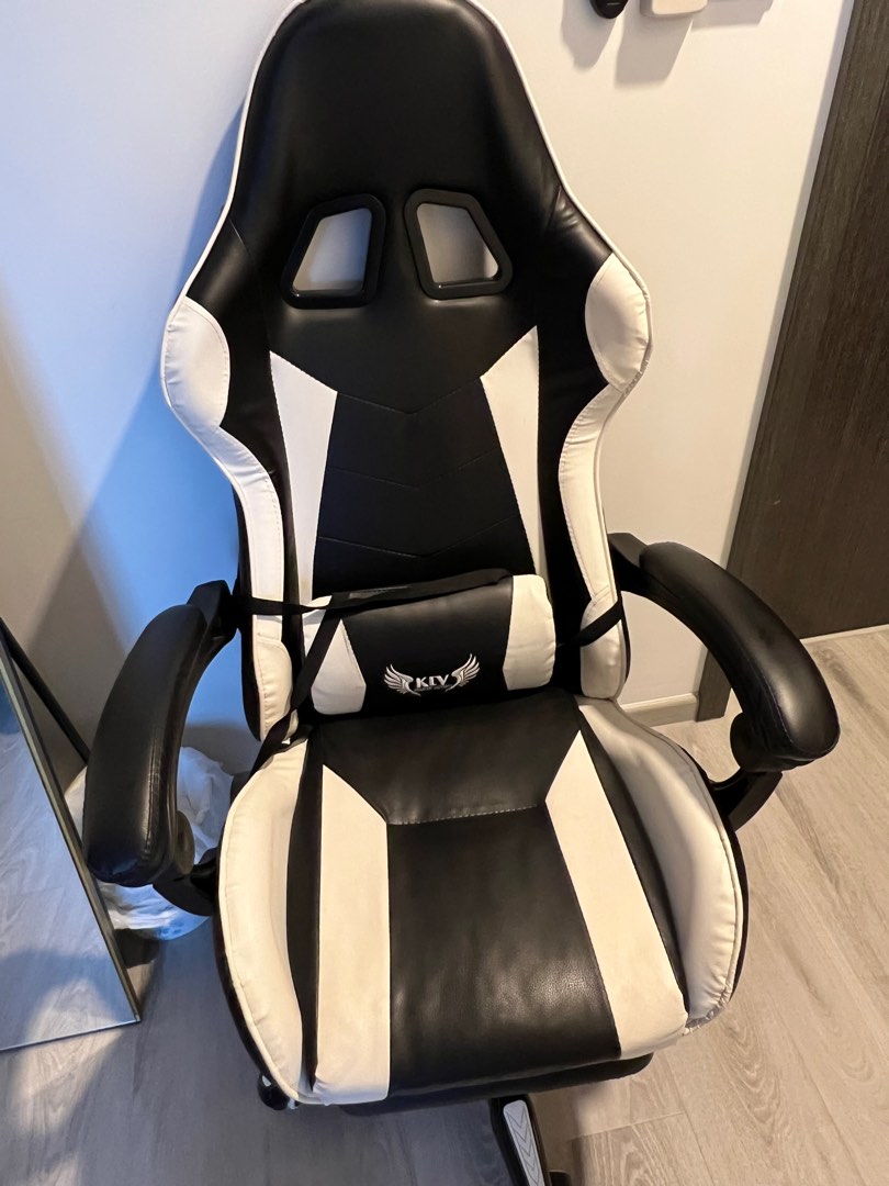 Used Gaming Chair, Furniture & Home Living, Furniture, Chairs on Carousell