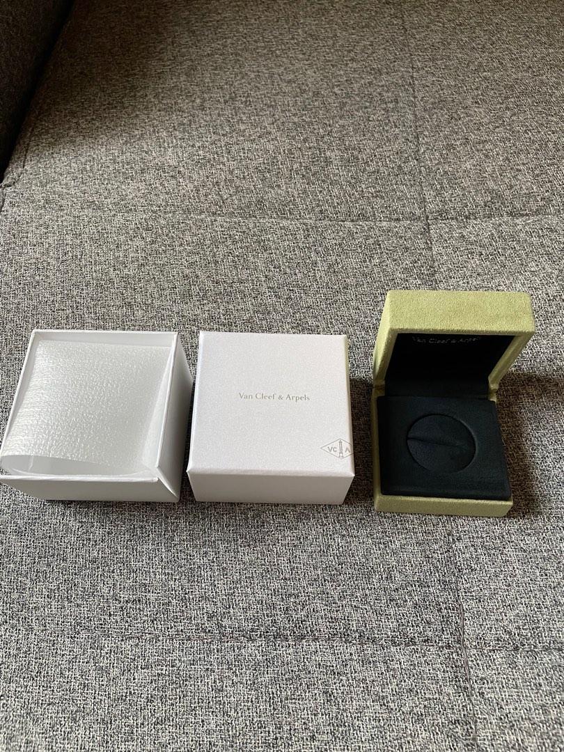 VCA Ring Box （分類：飾物架、飾物盒、飾物收納盒）位於 Hong Kong。 由 kaz88888 提交（商品編號 1188106986，圖片 1）。簡介： 。