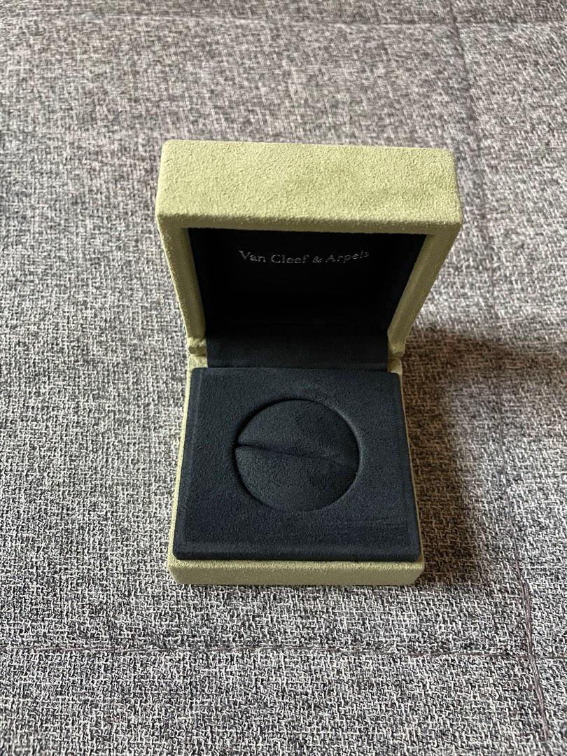 VCA Ring Box （分類：飾物架、飾物盒、飾物收納盒）位於 Hong Kong。 由 kaz88888 提交（商品編號 1188106986，圖片 2）。簡介： 。