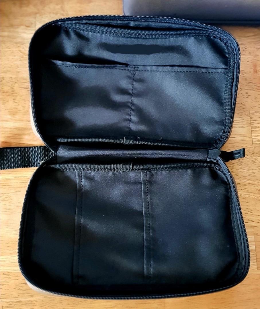 Victorinox electronics carrier bag, Photography, Photography