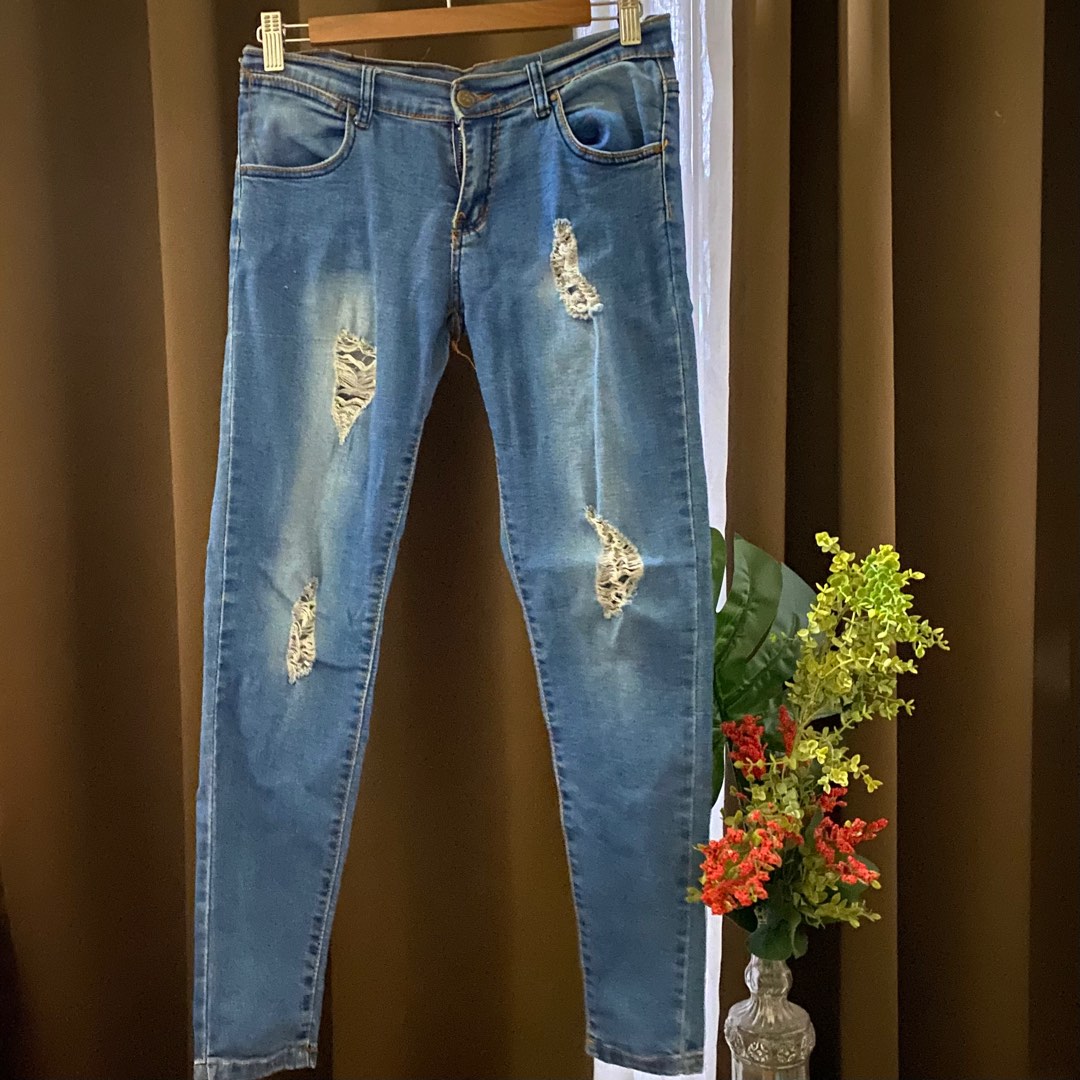 WRANGLER RIPPED JEANS, Women's Fashion, Bottoms, Jeans on Carousell