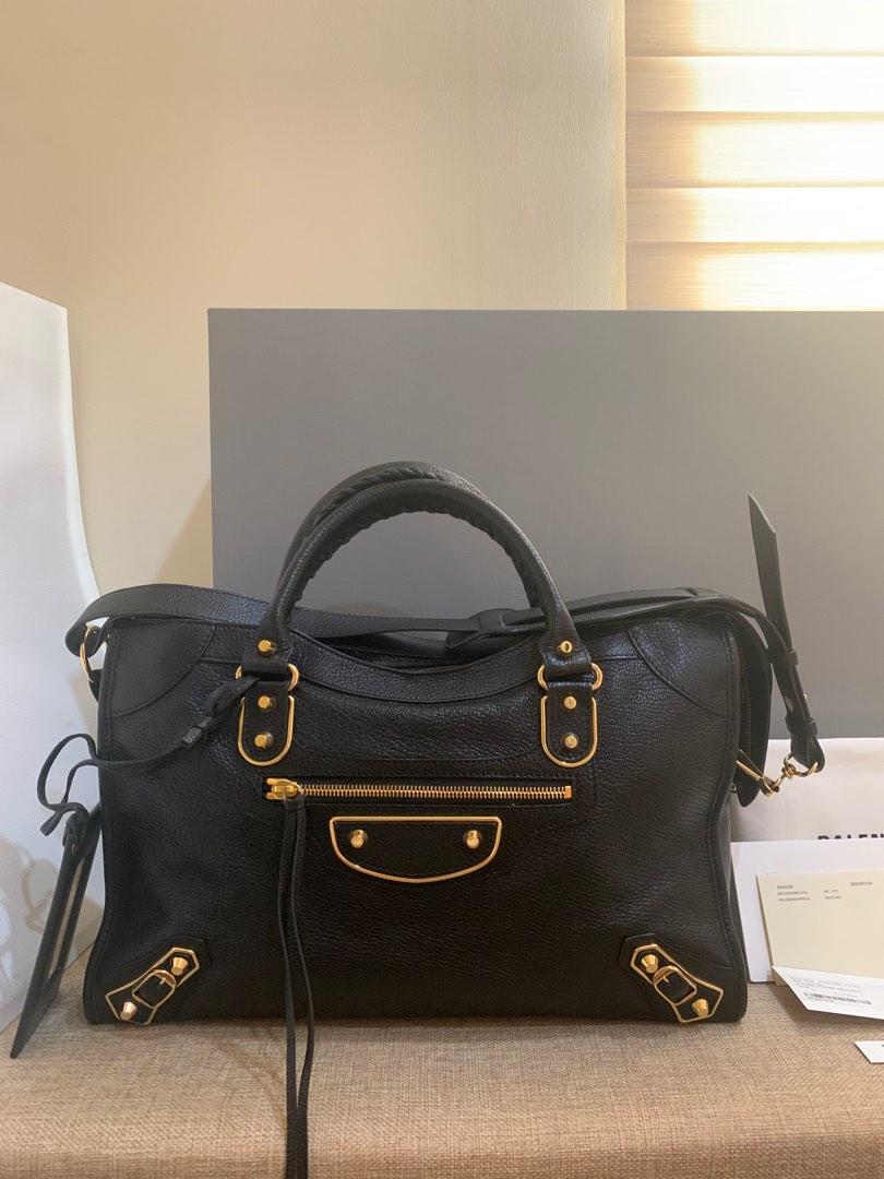Balenciaga City Metallic Edge Medium (Category: Luxury Bags & Wallets) located in Taytay. Submitted by miley_kay (Listing ID 1189804908, Image 2). Description: Retails for 159,900 Boutique- bought Complete inclusions including paper bag, dust bag, box, cards and receipt.