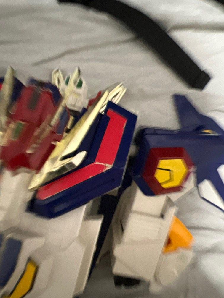 Brave command (Category: Gundam Model Kits) located in Singapore. Submitted by lizhiye (Listing ID 1189889099, Image 3). Description: One horn is broken.One arm is loose.A pile is missing..
