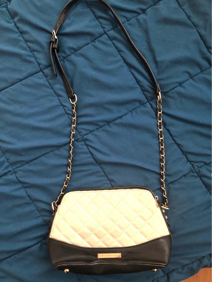 Collette handbag (Category: Women's Bags & Wallets) located in Penshurst. Submitted by leoniemckin (Listing ID 1189849016, Image 1). Description: .