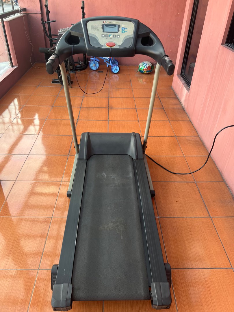 Core Fitness Treadmill, Sports Equipment, Exercise & Fitness, Cardio