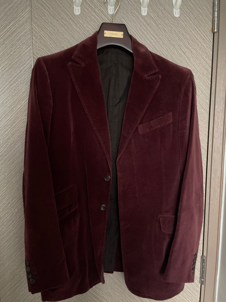 D G Suit Carousell d-g-suit-carousell