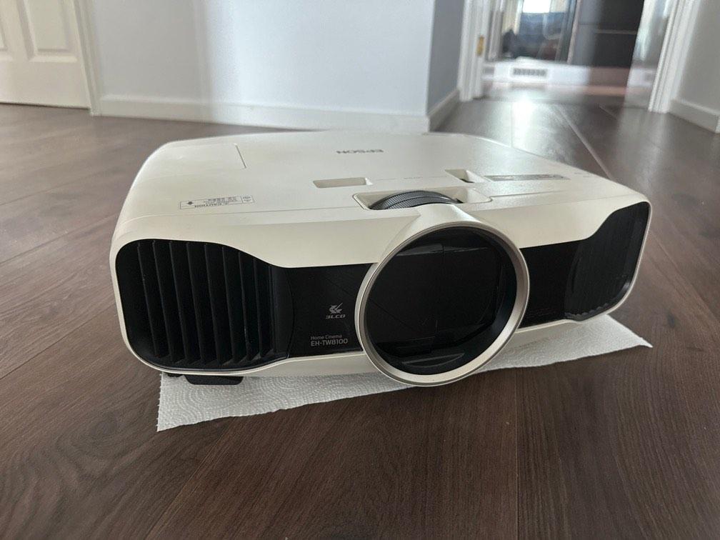 Epson Projector Excellent condition with new Lamp!, TV & Home