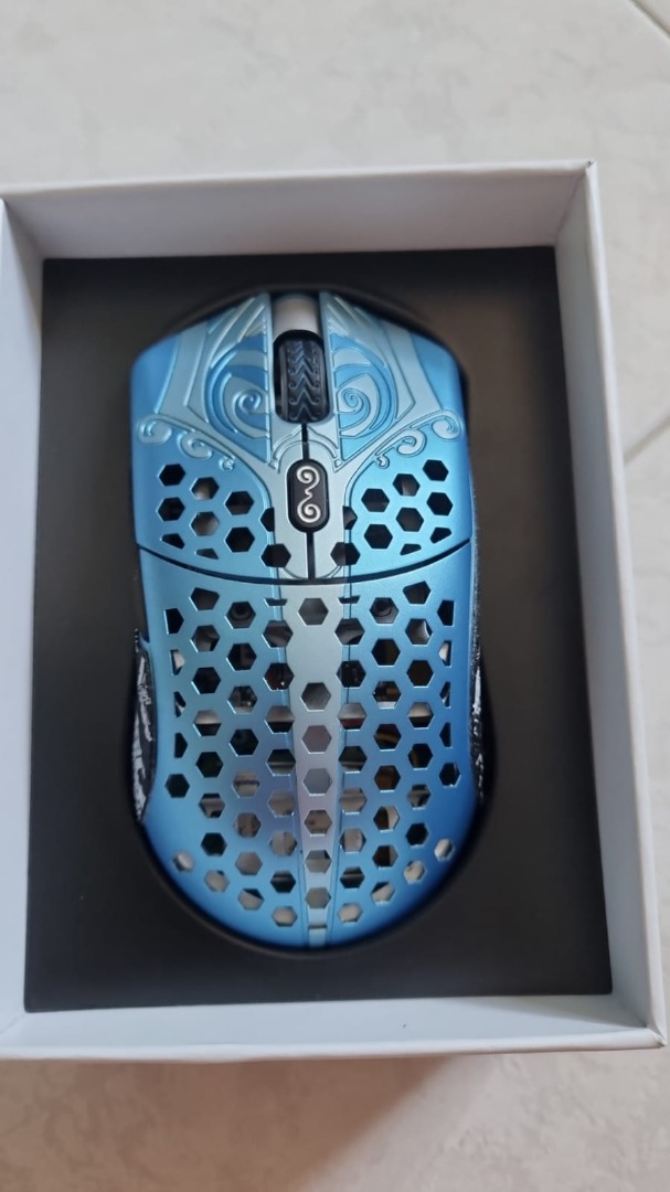 都内で 新品未使用 Finalmouse Starlight-12 Poseidon S mandhucollege