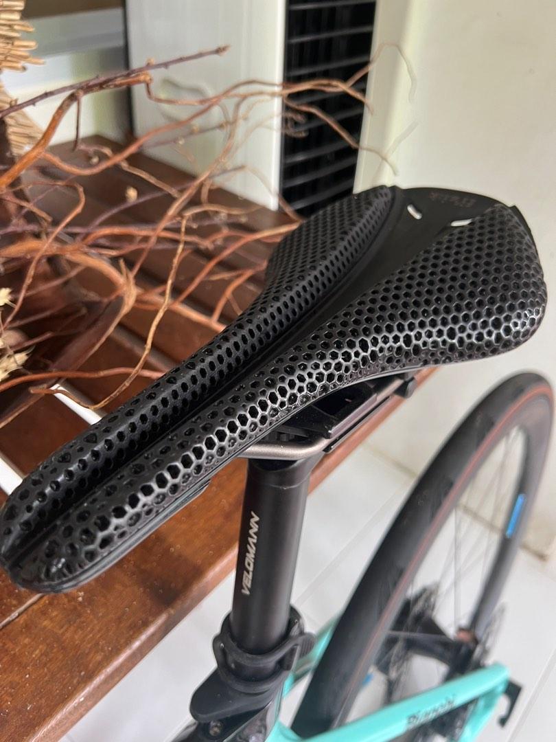Fizik R3 Evo 3D Adaptive Saddle, Sports Equipment, Bicycles & Parts